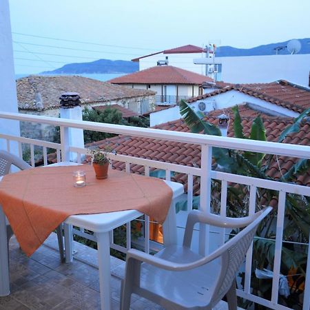サルティ Giannas Houseアパートホテル エクステリア 写真