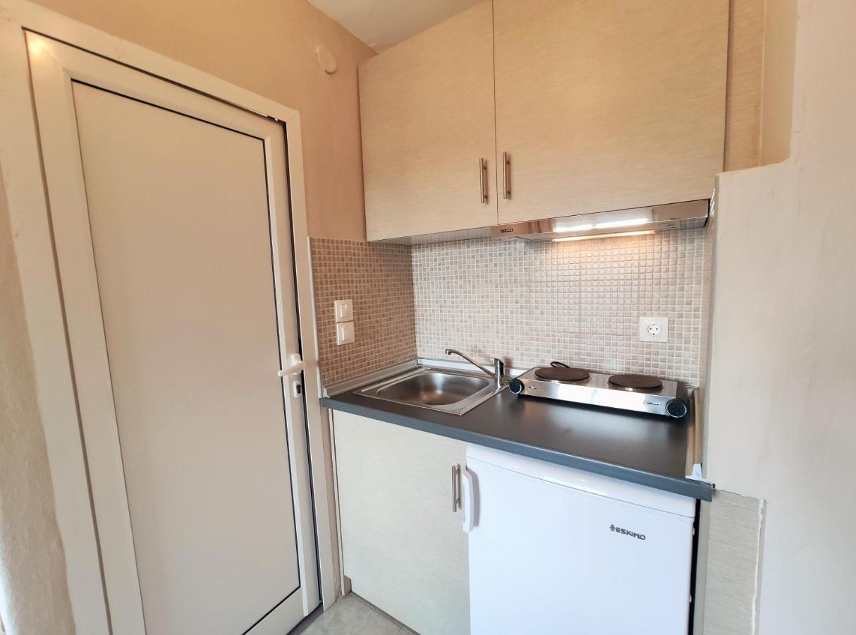サルティ Giannas Houseアパートホテル エクステリア 写真